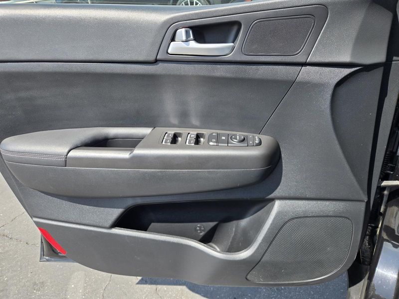 Used 2022 Kia Sportage LX AWD