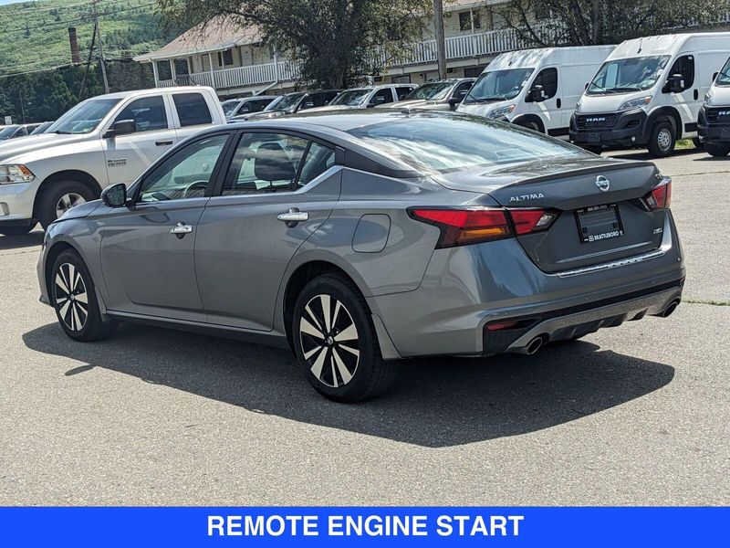 2022 Nissan Altima 2.5 SV photo 6