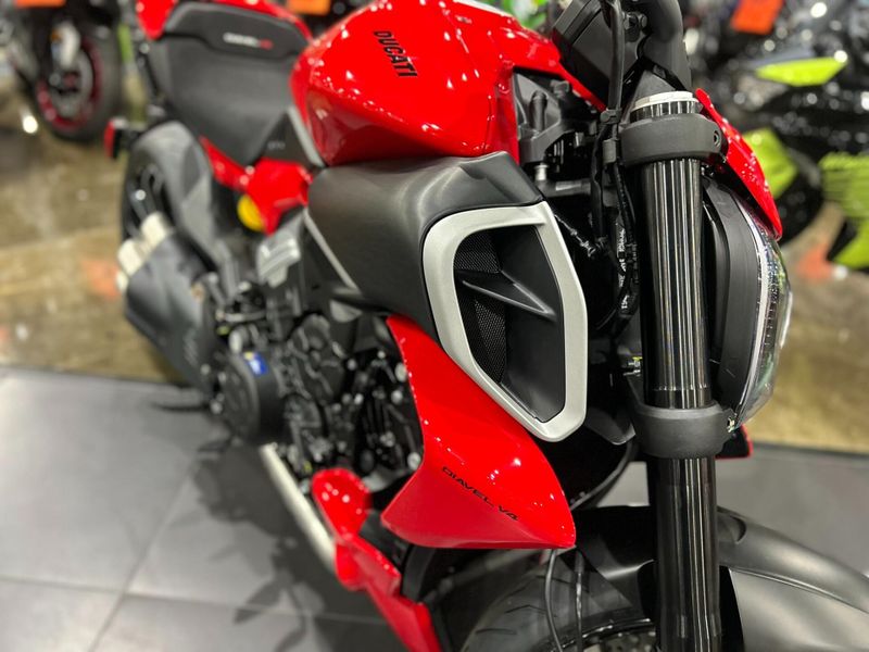 New 2025 Ducati DIAVEL V4 Image 24