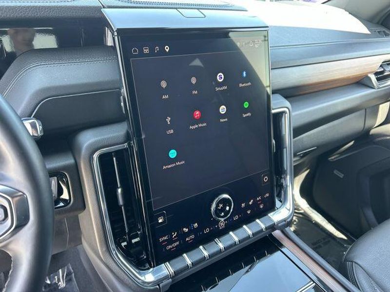 Used 2025 GMC Yukon XL DenaliImage 26