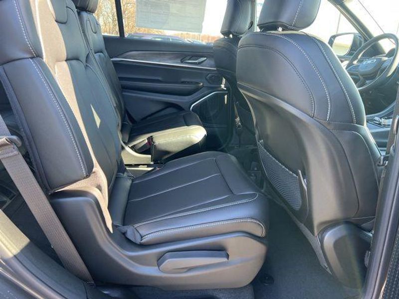 2025 Jeep Grand Cherokee L Limited 4x4