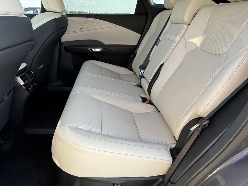 New 2026 Lexus RX 450h+ LuxuryImage 28