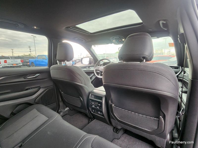 Used 2024 Jeep Grand Cherokee Laredo X