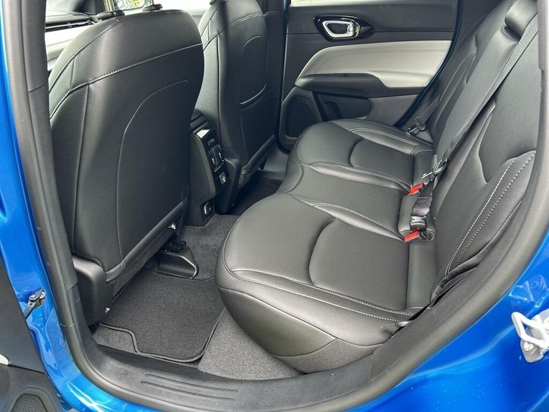 2025 Jeep Compass Limited photo 11