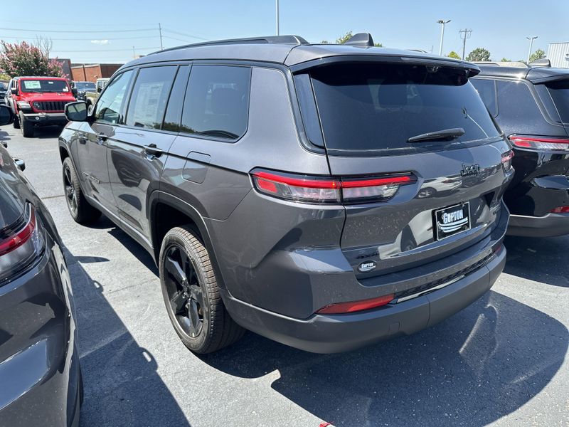 New 2025 Jeep Grand Cherokee L Limited 4x4Image 10