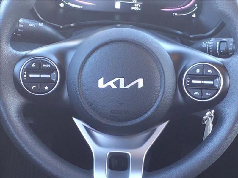 2025 Kia Soul LXImage 6