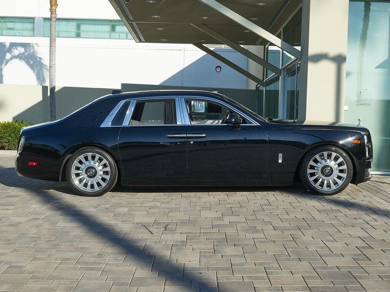 Used 2021 Rolls-Royce Phantom Image 9