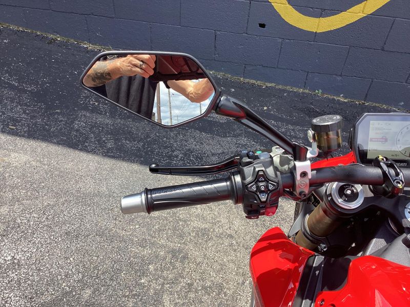 New 2025 Ducati Streetfighter V2 