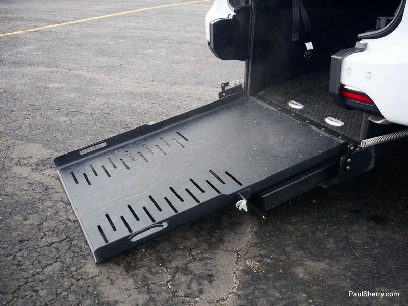 Used 2024 Chrysler Pacifica Touring