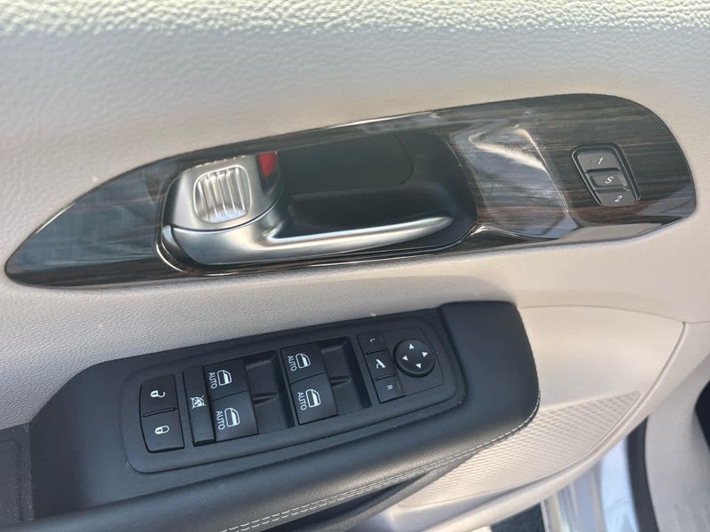 2023 Chrysler Pacifica Limited photo 18