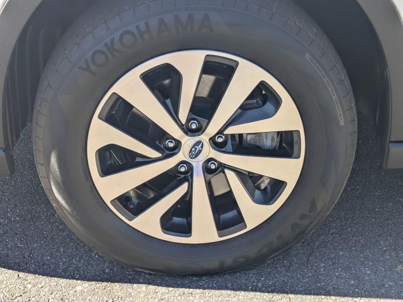 2020 Subaru Outback Premium photo 9