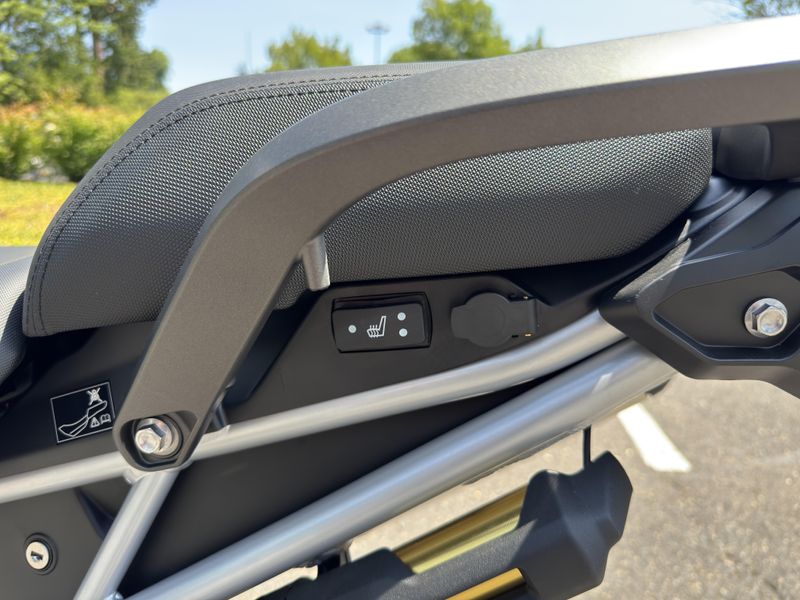 2025 Triumph Tiger 1200 Rally Explorer - MATTE SANDSTORM 