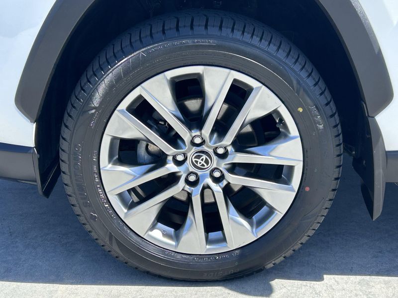 2022 Toyota RAV4 XLE PremiumImage 10