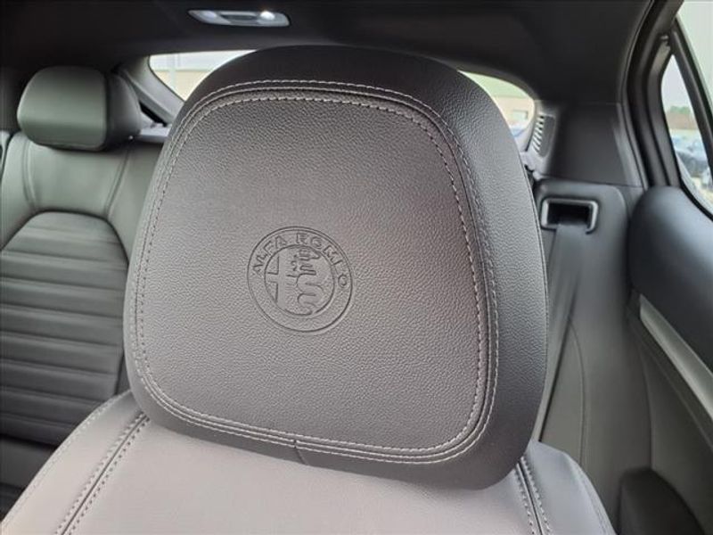 2025 Alfa Romeo Stelvio AwdImage 16