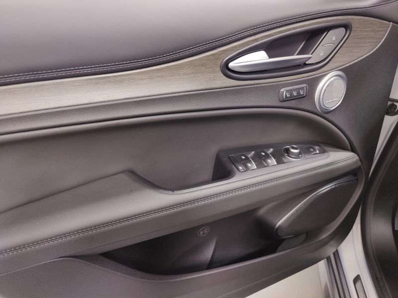 2023 Alfa Romeo Stelvio Ti Premium AWD w/Activ AsstImage 30