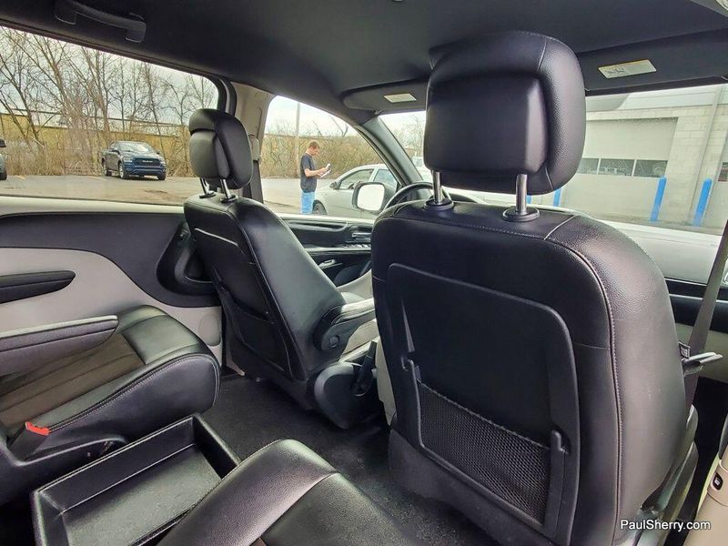 2020 Dodge Grand Caravan SXTImage 32