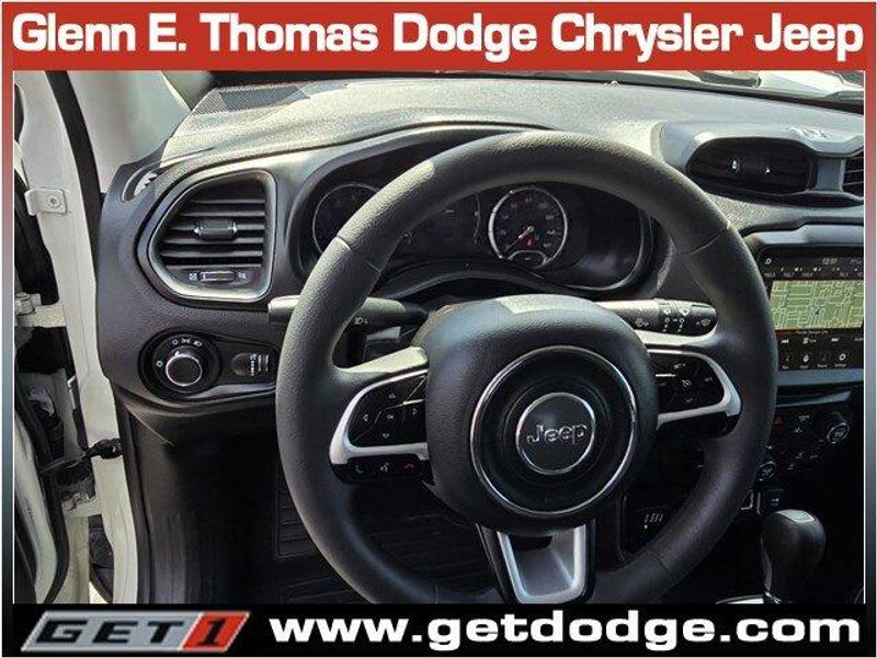 2023 Jeep Renegade Latitude Upland photo 19