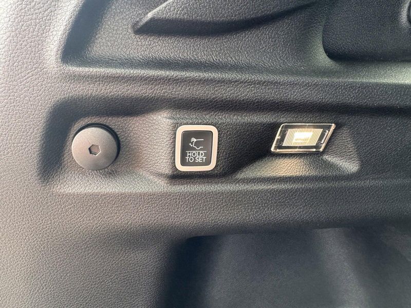 2024 Jeep Grand Cherokee L Altitude XImage 11