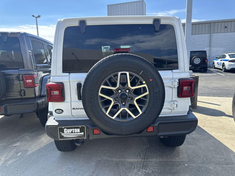 2025 Jeep Wrangler 4-door SaharaImage 7