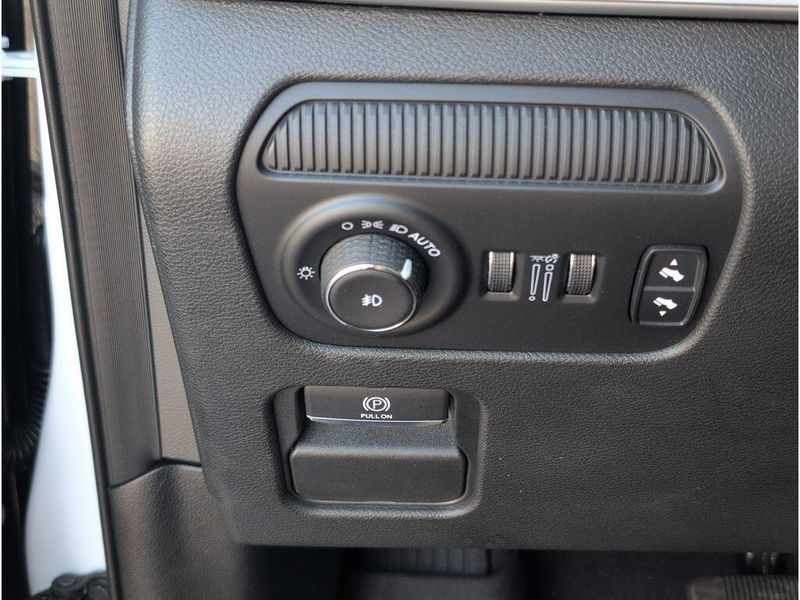 2023 Jeep Wagoneer L Series IIIImage 27