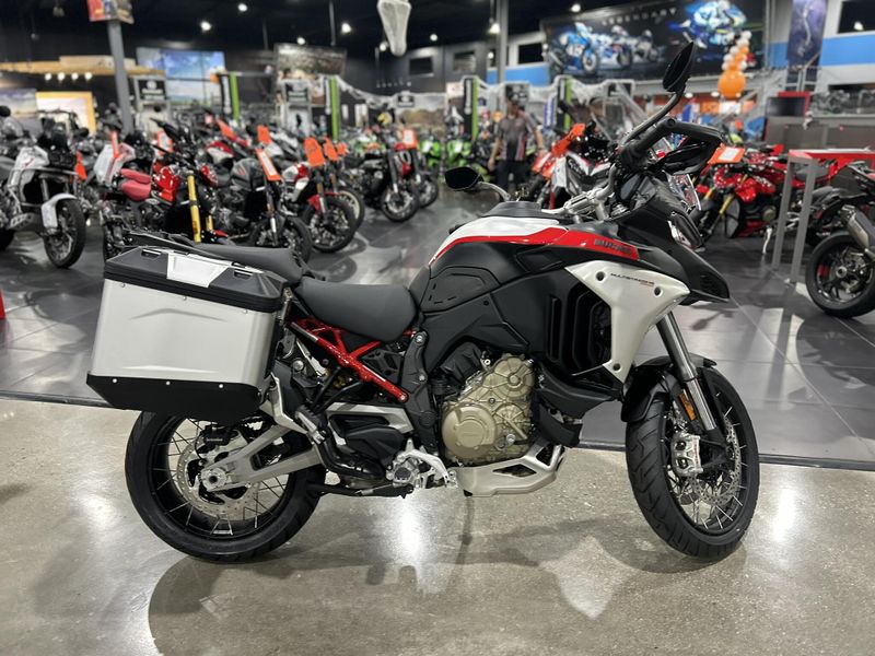 New 2025 Ducati MULTISTRADA V4 RALLY TRAVEL & RADAR SPOKED WHEELS Image 2
