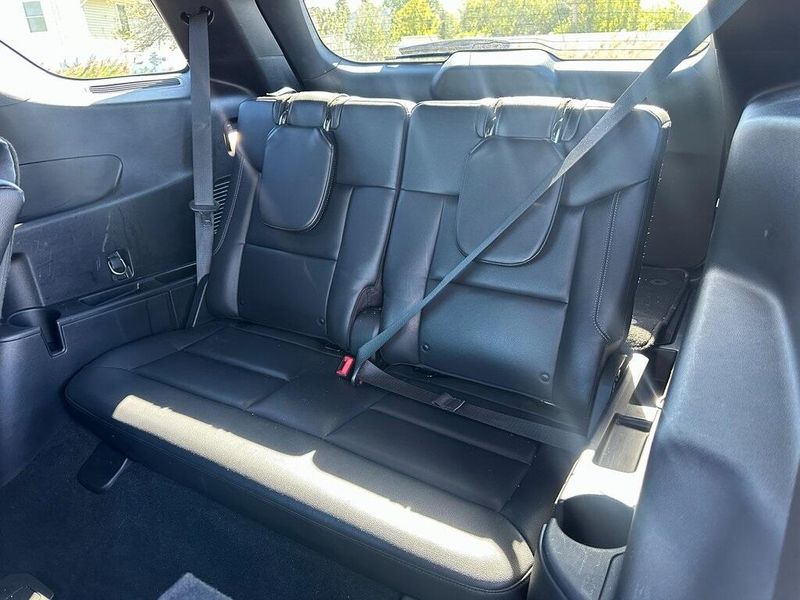 2020 Ford Explorer XLT photo 19