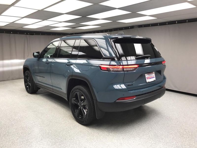 New 2026 Jeep Grand Cherokee Limited 4x4Image 10