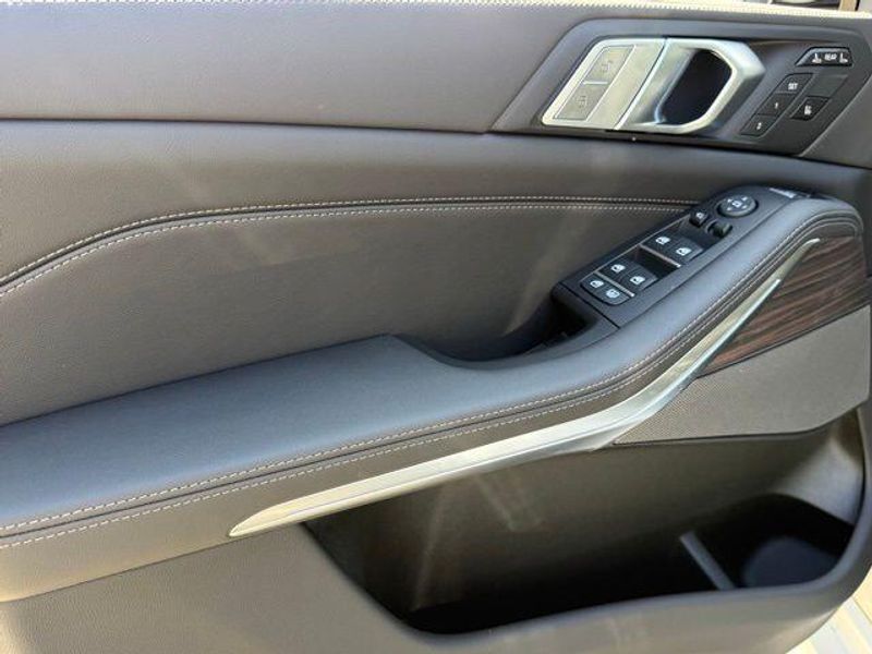 New 2026 BMW X7 xDrive40iImage 15