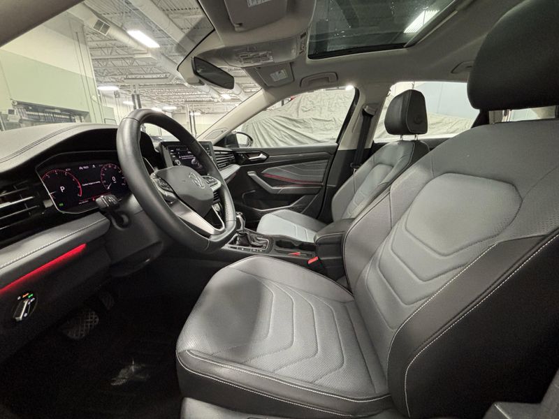 Used 2025 Volkswagen Jetta SELImage 3