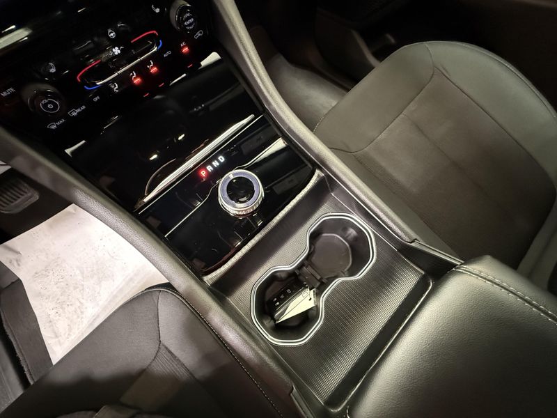 Used 2025 Jeep Grand Cherokee L LaredoImage 24