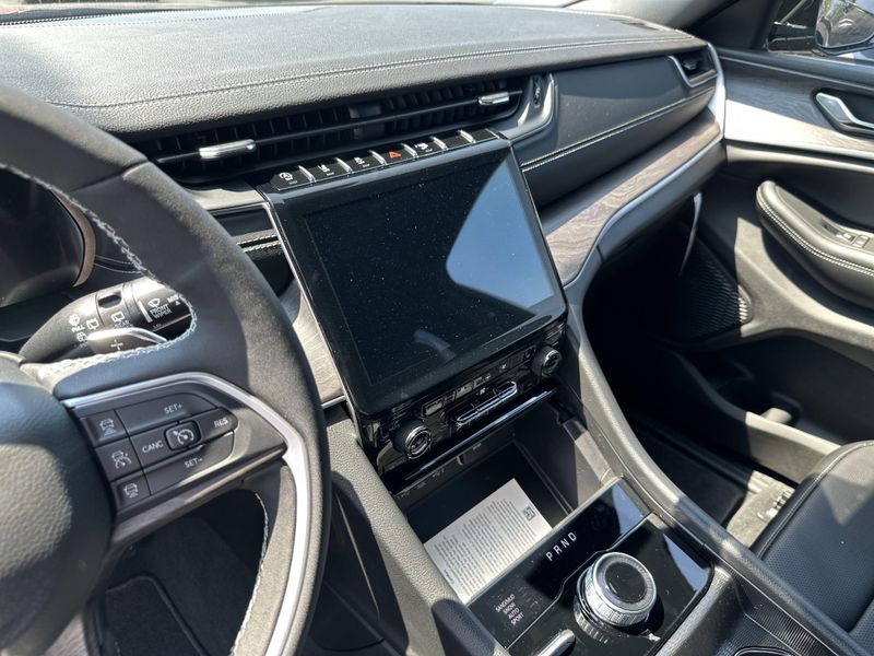 New 2025 Jeep Grand Cherokee L Limited 4x4Image 27