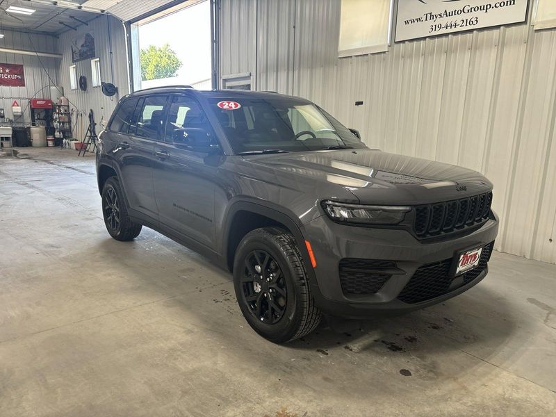 2024 Jeep Grand Cherokee Altitude X 4x4Image 3