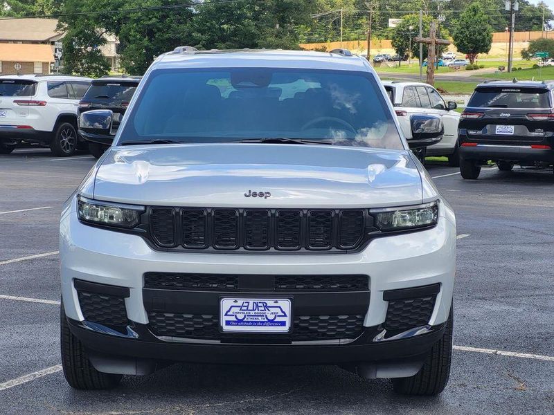 2025 Jeep Grand Cherokee L Altitude X 4x4Image 2