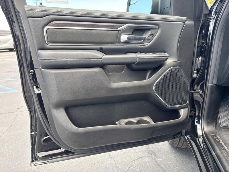 New 2026 RAM 1500 Laramie Crew Cab 4x2 5'7' Box