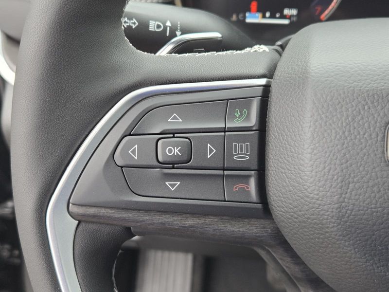 New 2026 Jeep Grand Cherokee Laredo Altitude 4x4