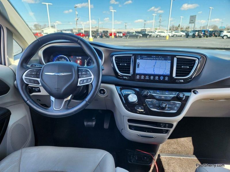 2017 Chrysler Pacifica Touring-L PlusImage 36