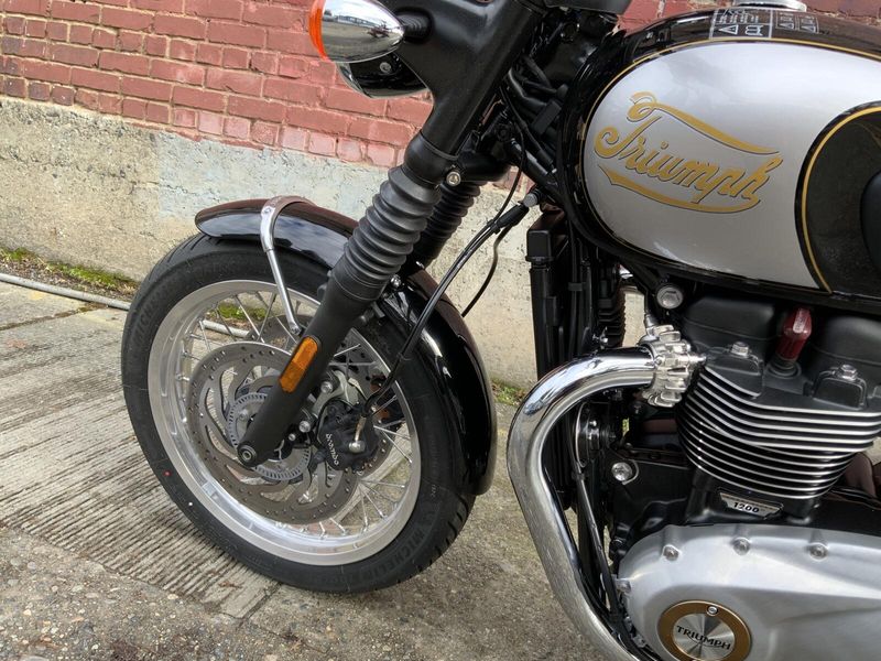 2025 Triumph Bonneville T120