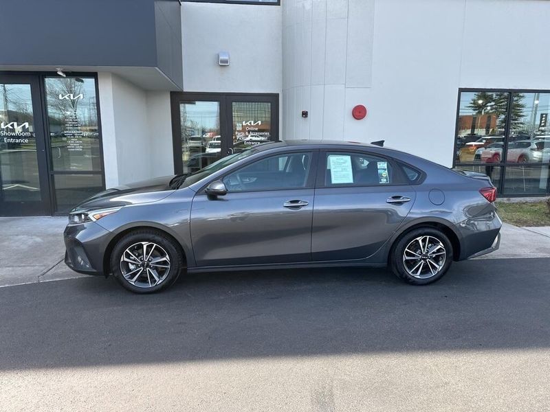 2024 Kia Forte LXSImage 1