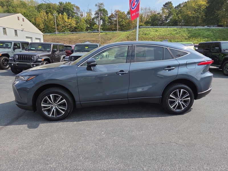 2022 Toyota Venza LE photo 6