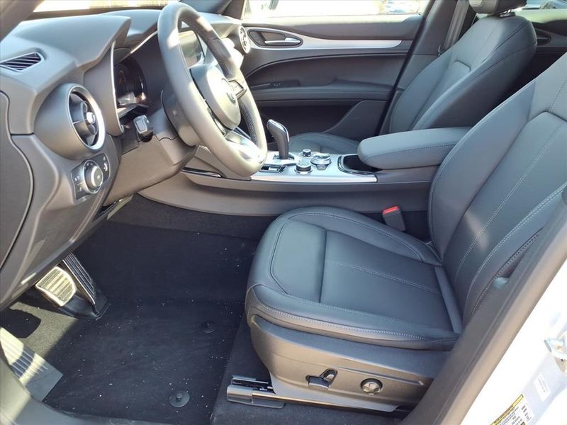 New 2026 Alfa Romeo Stelvio AwdImage 13