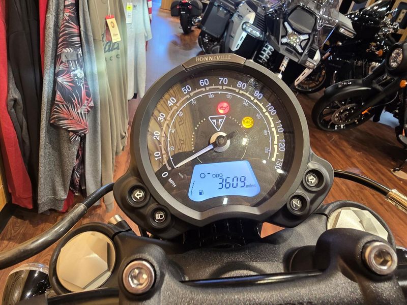 Used 2024 Triumph Bobber Image 10