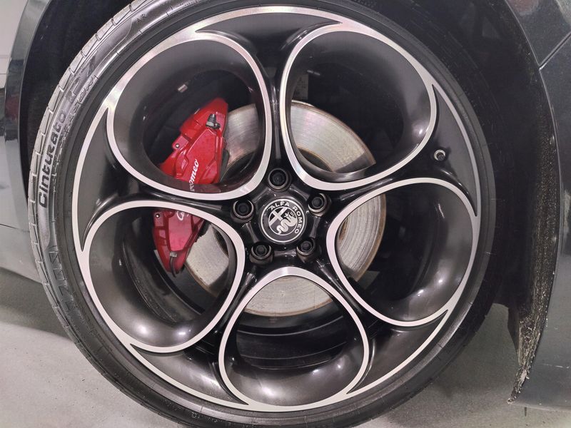 Used 2022 Alfa Romeo Giulia Veloce Premium AWD w/Sunroof/navImage 9