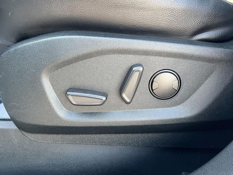 2022 Ford Edge Titanium photo 20