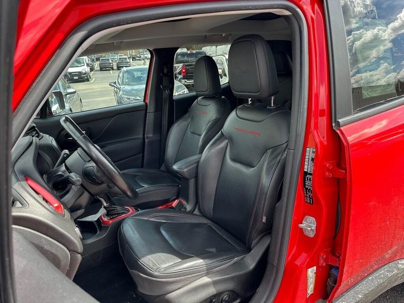 2016 Jeep Renegade TrailhawkImage 19