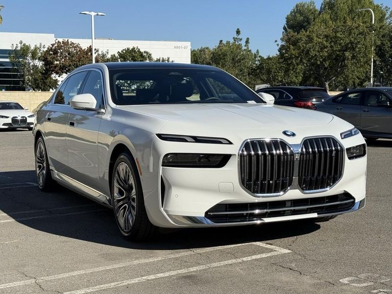 Used 2025 BMW i7 eDrive50Image 4