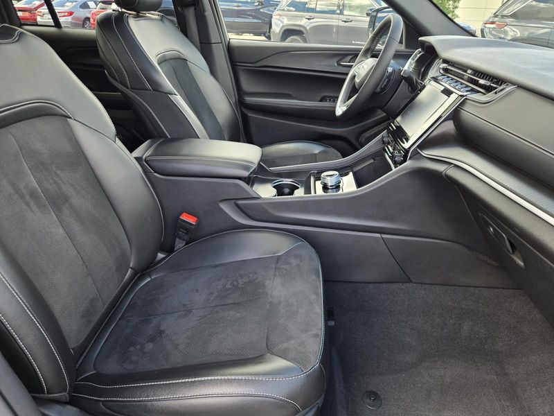 Used 2024 Jeep Grand Cherokee Altitude X 4x4