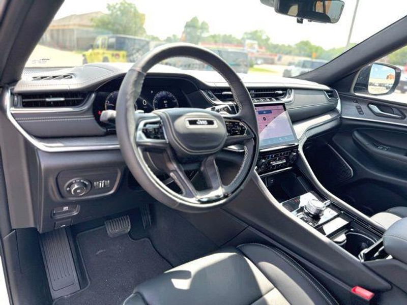 New 2025 Jeep Grand Cherokee Overland 4x4Image 11