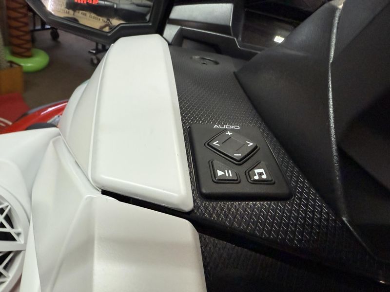New 2025 Yamaha VX LIMITED Image 9