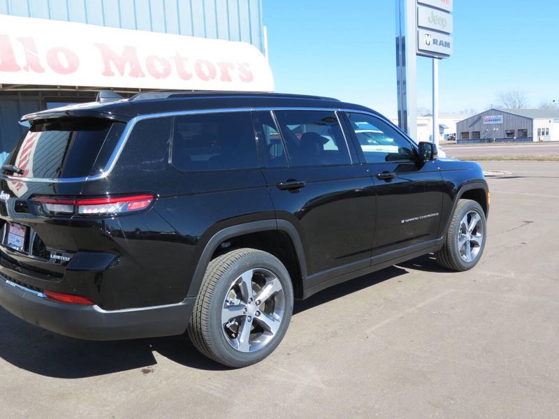 2025 Jeep Grand Cherokee L Limited 4x4Image 8
