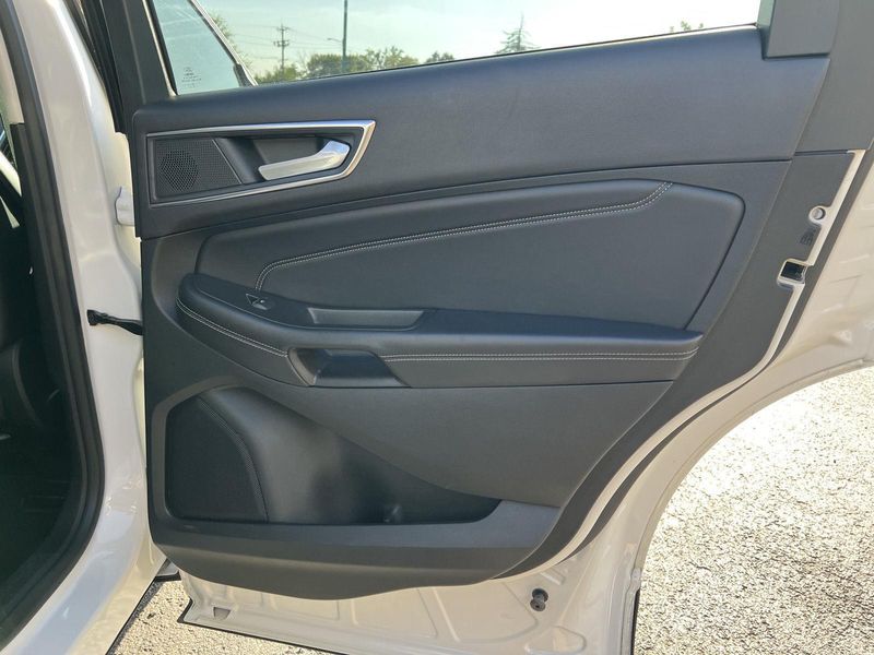 2022 Ford Edge Titanium photo 18